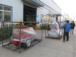 福瑞得機械1臺灌縫機，1臺移動燈車，一臺馬路吹風(fēng)機打包裝柜出口新加坡